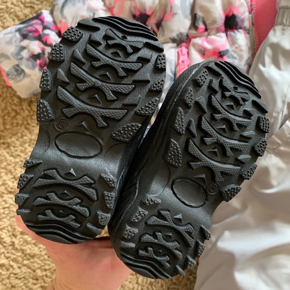 2T Osh Kosh Tollders Snow Suit set and Snow Boots - Picture 4 of 5